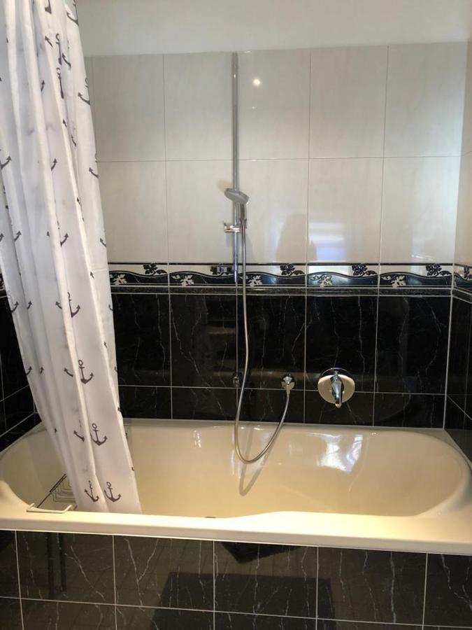 Grenznahe Ferienwohnung Mit 4 Schlafzimmern グレンツァッハ・ヴィレン エクステリア 写真